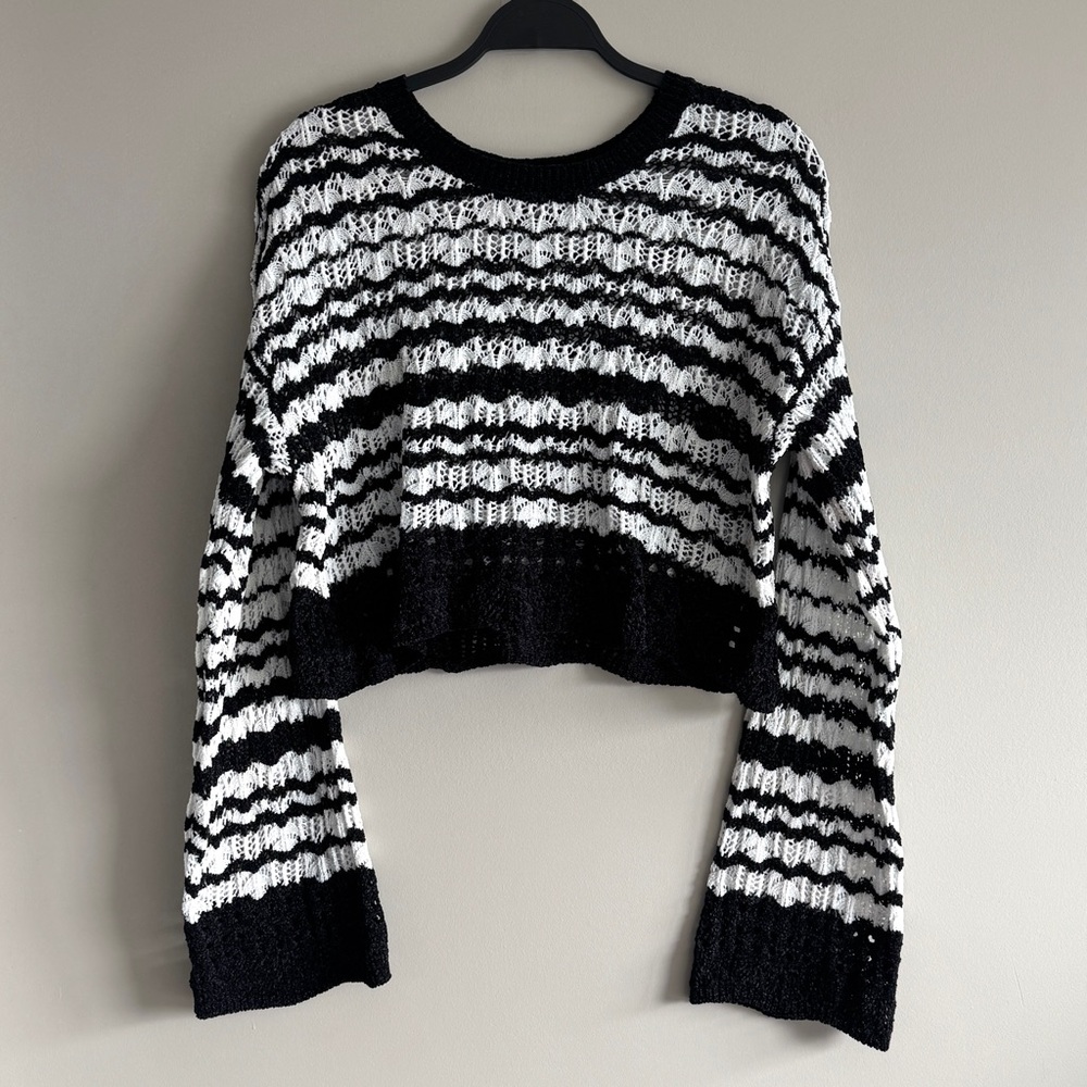 Love Tree Black and White Striped Cropped Knit Sweater